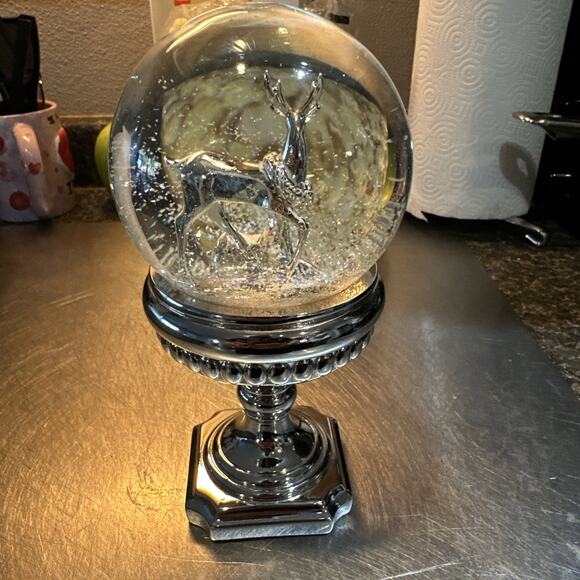 Snowglobe Crystal Ball christmas reindeer With Stand - Picture 2 of 5